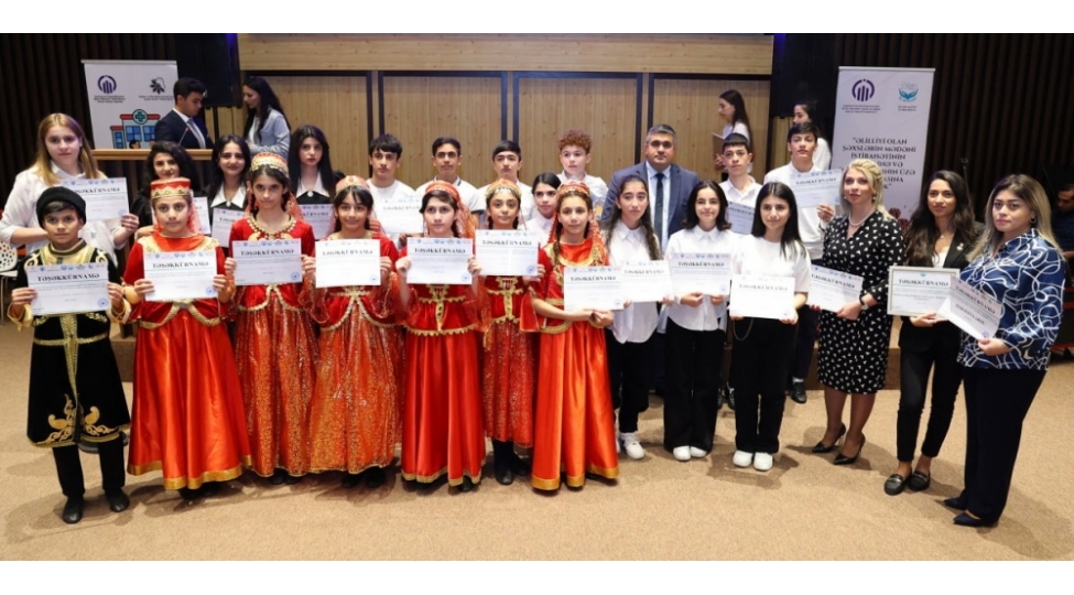elilliyi-olan-shexslerin-medeni-istirahetinin-teshkiline-ve-istedadlarinin-uze-chixarilmasina-destek-adli-inkluziv-konsert-proqrami-kechirilib