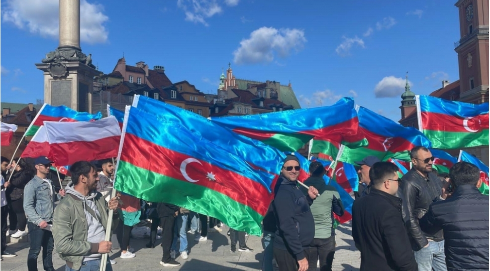 varshavada-azerbaycanlilar-ermenistanin-mina-terroruna-etiraz-edir