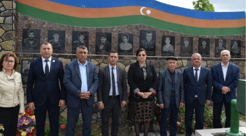yap-berde-rayon-teshkilatinin-sedri-lenberan-kendinde-partiya-uzvleri-ve-sakinlerle-gorushub-foto