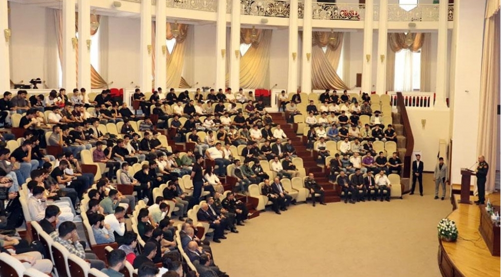 milli-mudafie-universitetinin-numayende-heyeti-telebelerle-gorushub