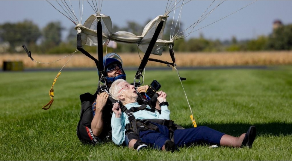 parashutden-tullanan-104-yashli-nene-oldu-foto