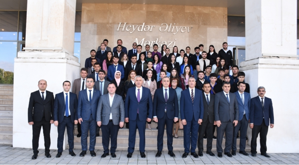 genc-partiya-feallari-heyder-eliyev-merkezini-ziyaret-edibler-foto-19