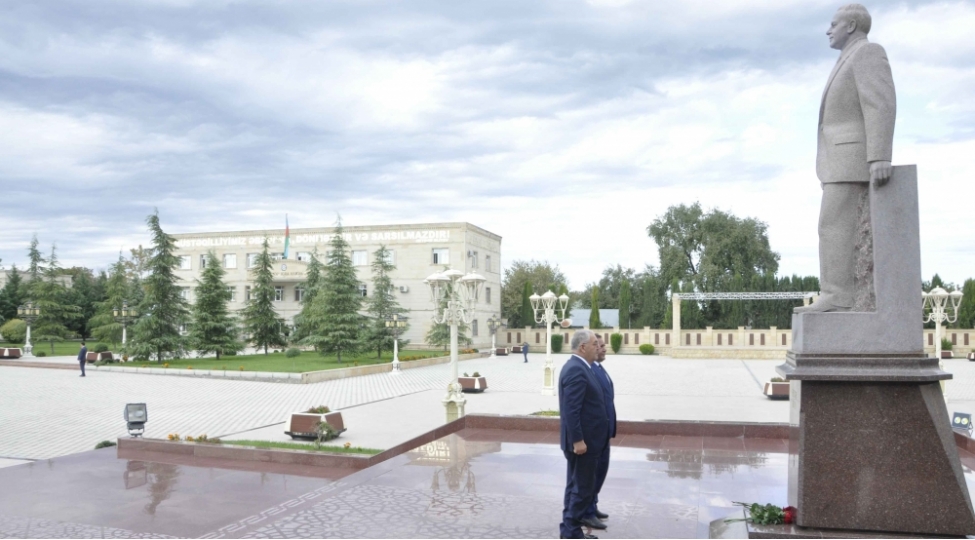 agdamda-tarix-yazan-ebediyashar-lider-movzusunda-deyirmi-masa-teshkil-edilib-foto