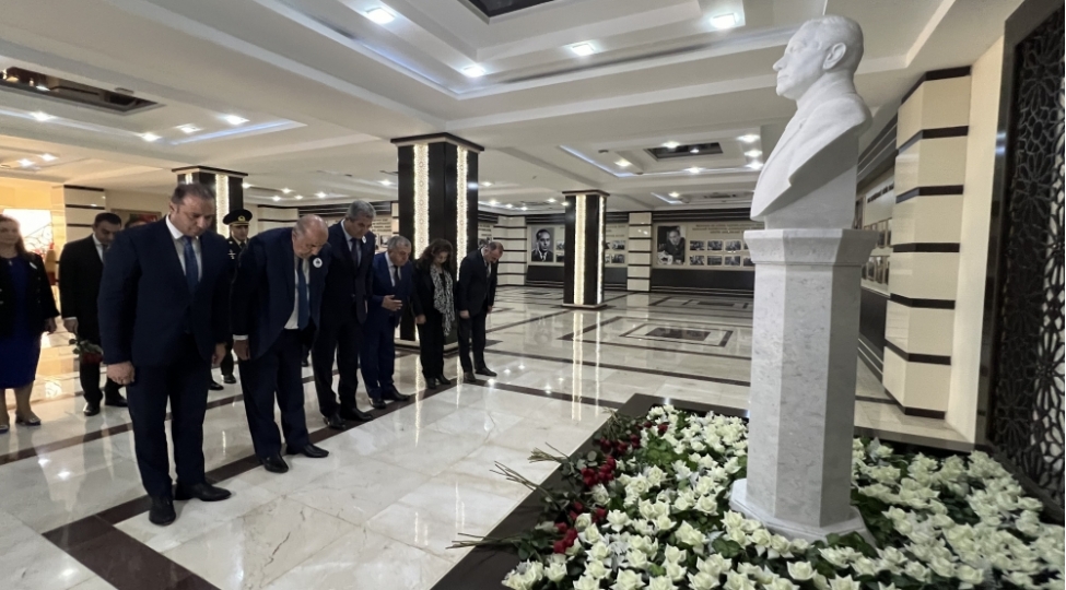 umummilli-lider-azerbaycan-dovletinin-xilaskaridir-foto