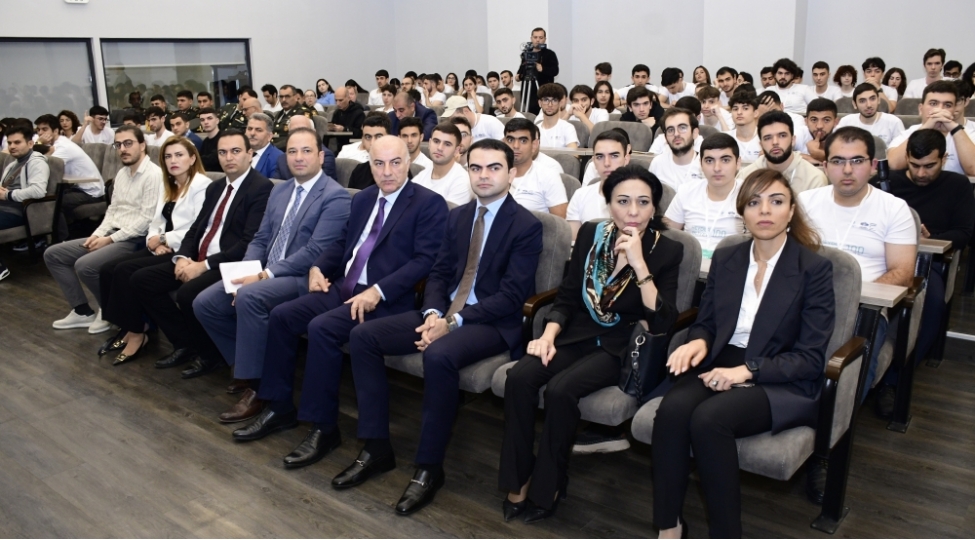 heyder-eliyev-100-muhendislik-hakatonu-foto