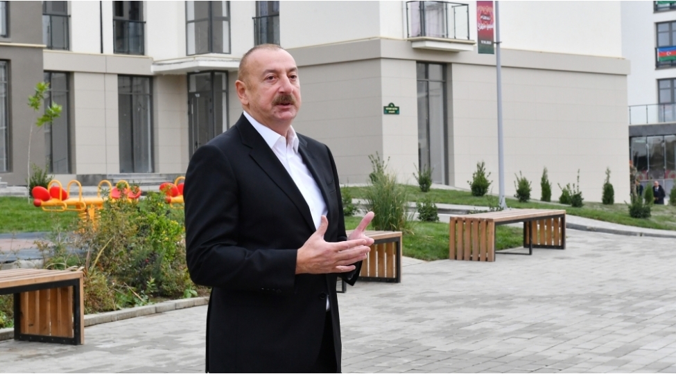 onlar-oyreshibler-ki-gelsinler-onlarin-qabaginda-bash-eysinler-prezident