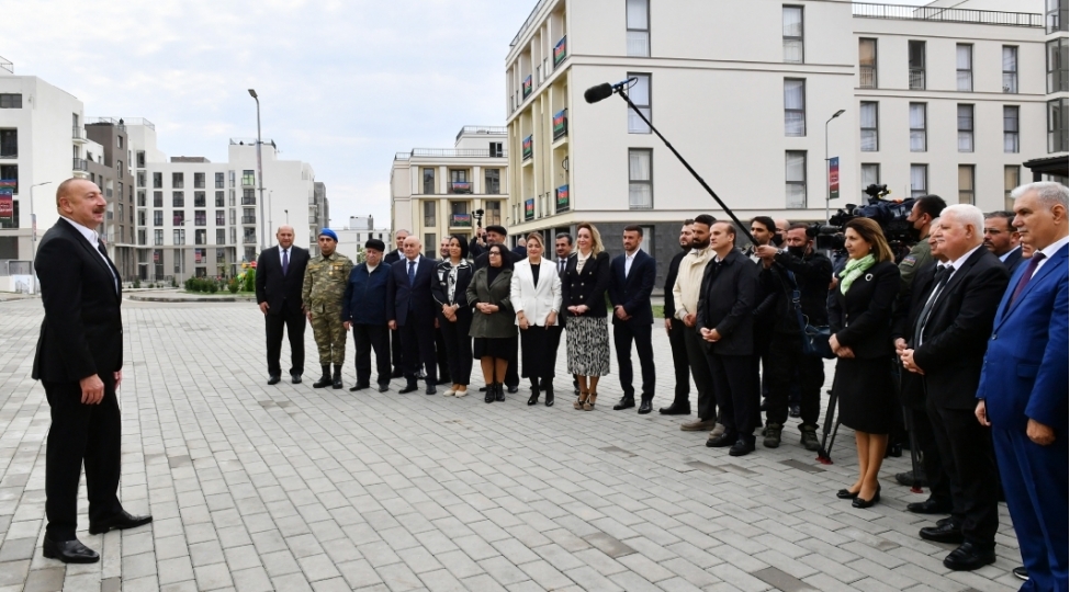 prezident-fuzuli-sheherine-kochmush-sakinler-ve-rayon-ictimaiyyetinin-numayendeleri-ile-gorushub-yenilenibfoto2