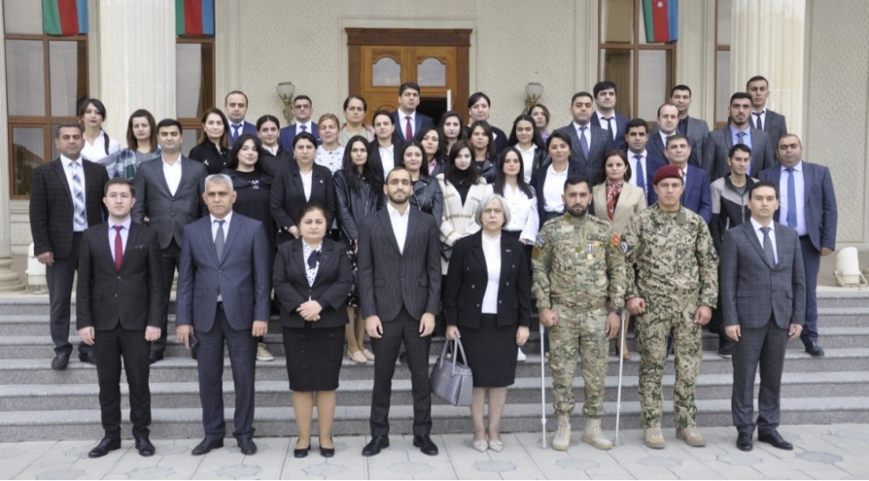 genc-partiya-feallari-heyder-eliyev-merkezini-ziyaret-edibler-foto-22