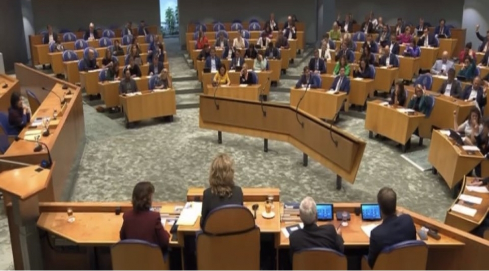 parlament-niderland-hokumetini-ermenistanin-ai-den-herbi-destek-almasina-musbet-yanashmaga-chagirib