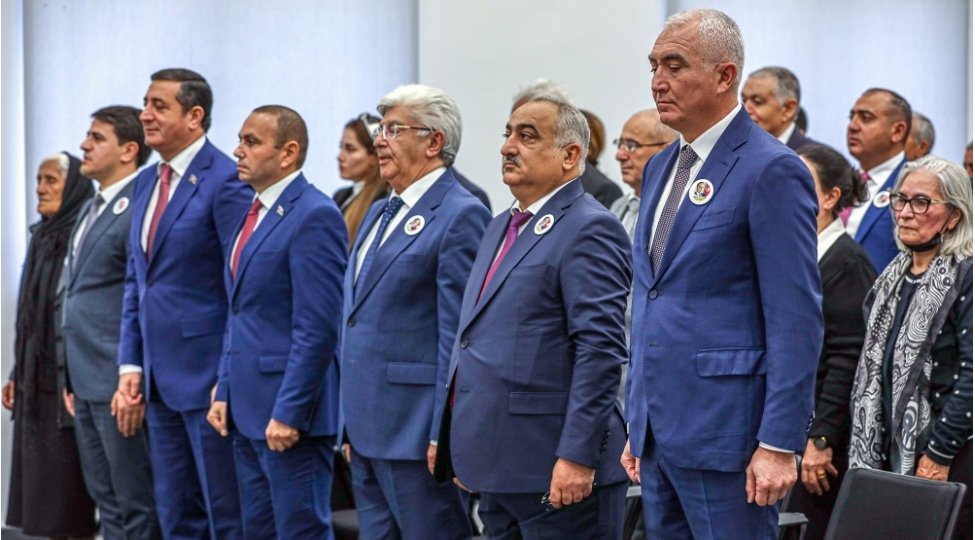 heyder-eliyev-siyaseti-azerbaycana-mohteshem-qelebe-bexsh-edib-foto