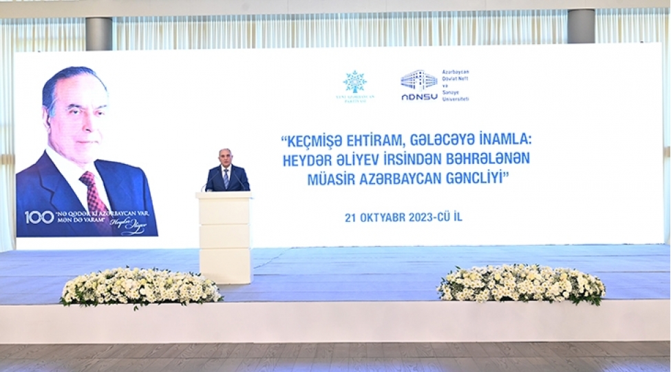 kechmishe-ehtiram-geleceye-inamla-heyder-eliyev-irsinden-behrelenen-muasir-azerbaycan-gencliyi