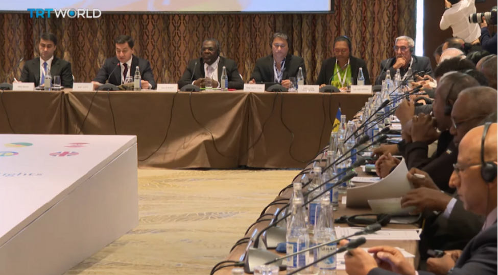 trt-world-bakida-kechirilmish-beynelxalq-konfransdan-reportaj-hazirlayib