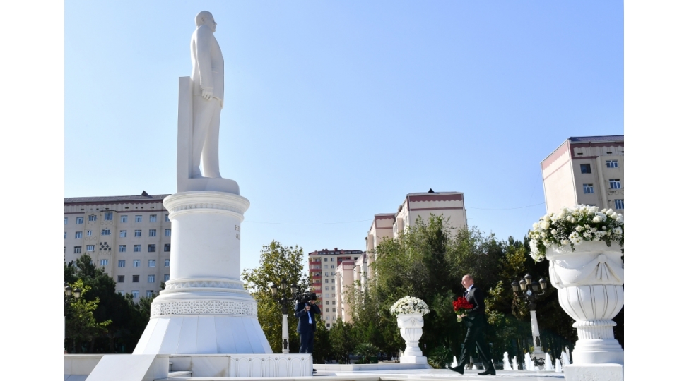 prezident-ilham-eliyev-sumqayitda-ulu-onder-heyder-eliyevin-abidesini-ziyaret-edib
