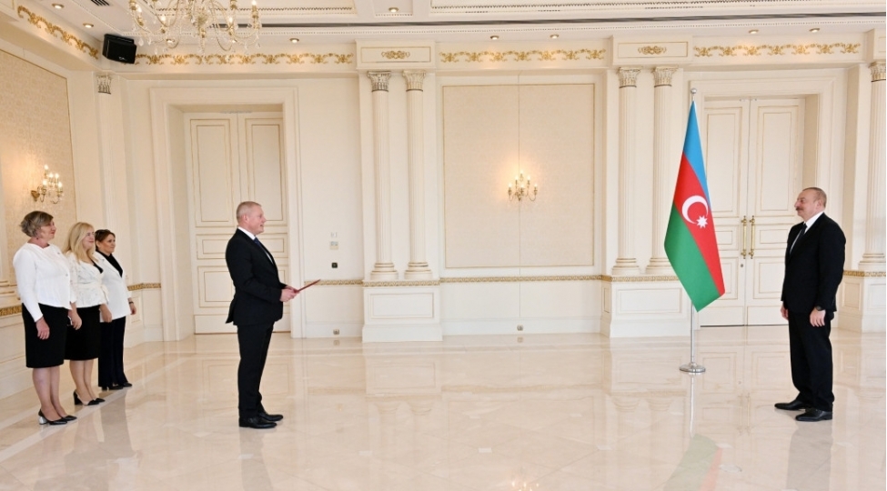 prezident-ilham-eliyev-latviyanin-yeni-sefirini-qebul-edib-yenilenib