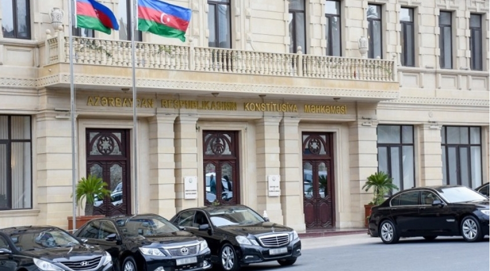 konstitusiya-mehkemesi-mecburi-emek-muqavilesi-ile-bagli-qerar-qebul-edib