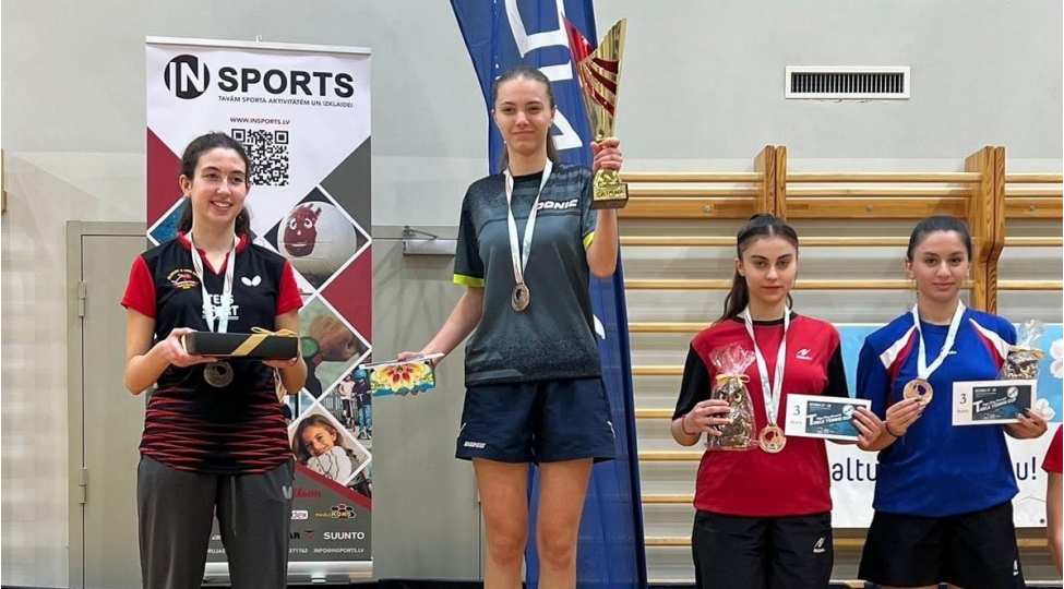 stolustu-tennischilerimiz-beynelxalq-turnirde-8-mukafat-qazaniblar
