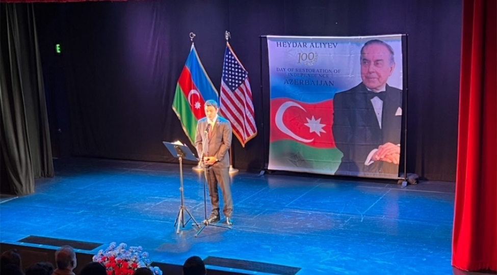 absh-da-azerbaycanin-musteqilliyinin-berpasi-ve-zefer-gunleri-qeyd-olunub