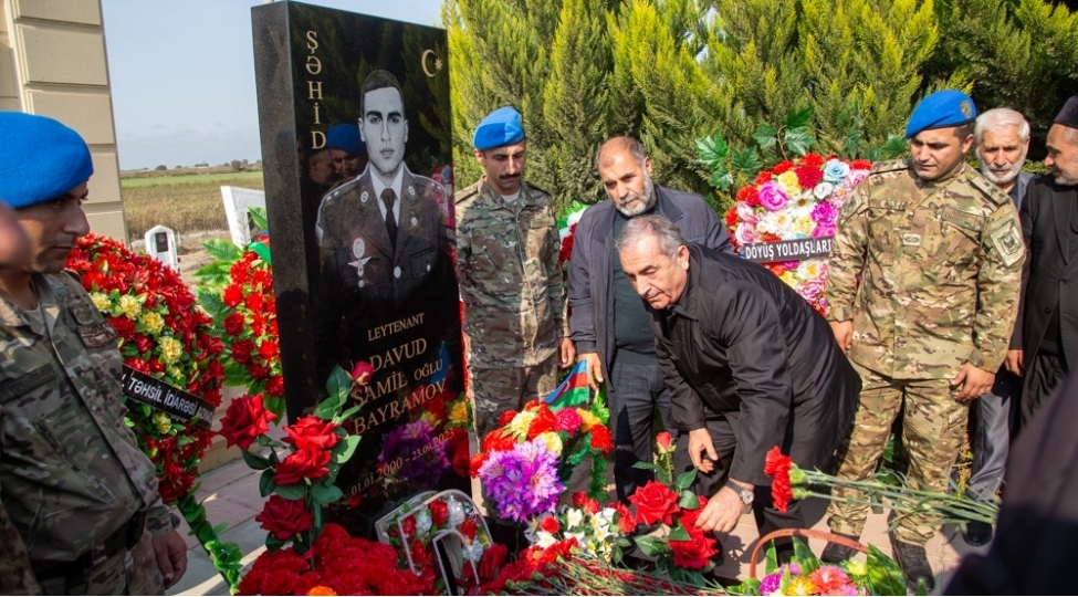 salyanda-shehidin-mezari-ziyaret-edilib-foto