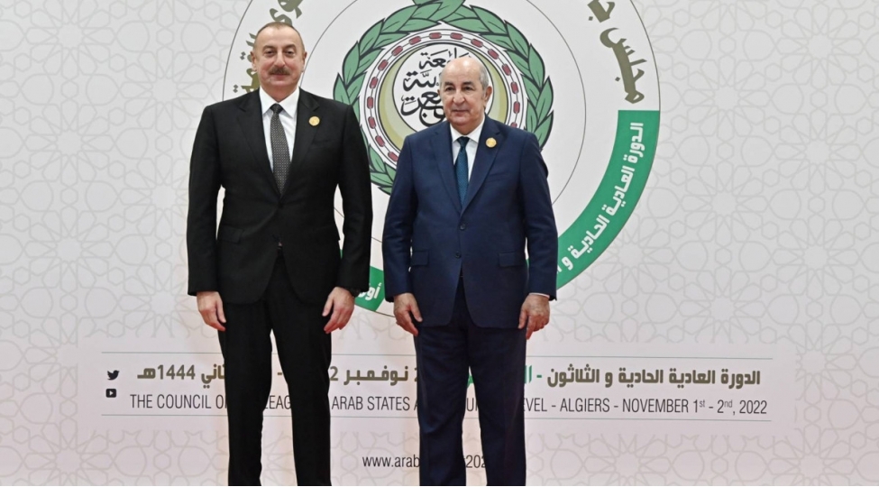 prezident-ilham-eliyev-inqilab-gunu-munasibetile-elcezair-dovlet-bashchisini-tebrik-edib