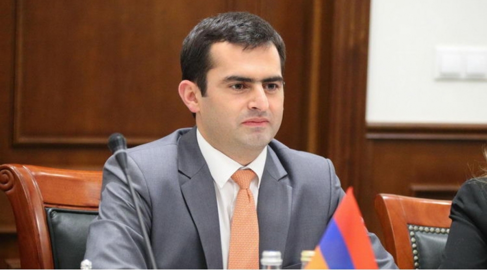 ermeni-spikerin-muavini-azerbaycanla-serheddeki-veziyyetden-danishib