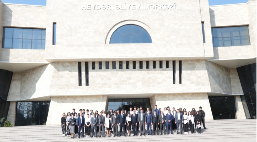genc-partiya-feallari-heyder-eliyev-merkezini-ziyaret-edibler-foto-28