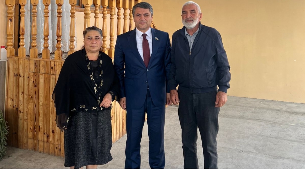 deputat-suleyman-mehdiyevin-ailesini-ziyaret-edib-foto