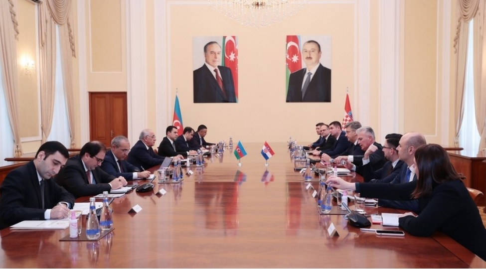 bash-nazir-eli-esedov-xorvatiyanin-bash-naziri-ile-gorushub