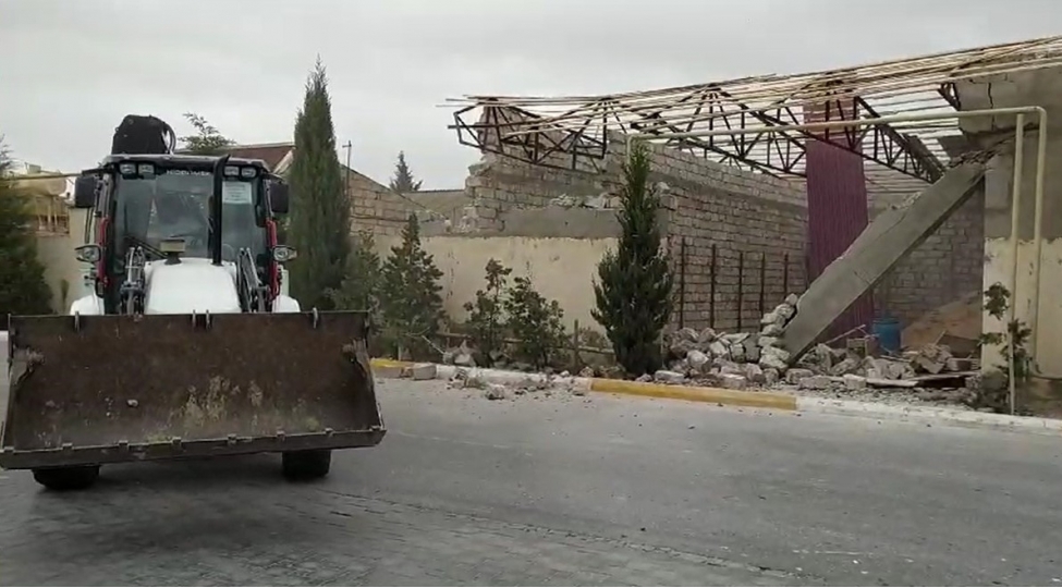 bakida-qanunsuz-tikililer-sokulub-video