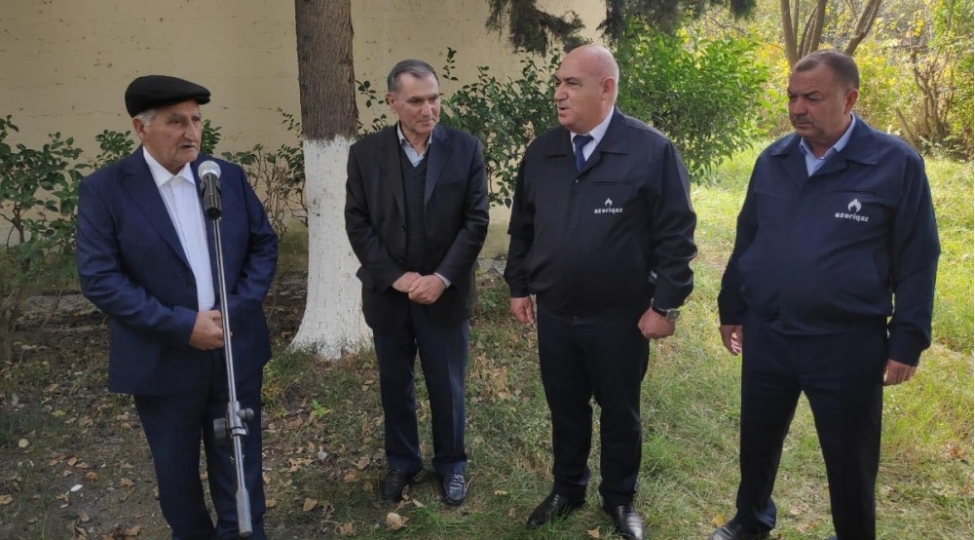 azeriqazin-achiq-mikrofon-aksiyasi-bu-defe-qaraqoyunluda-kechirilib-foto