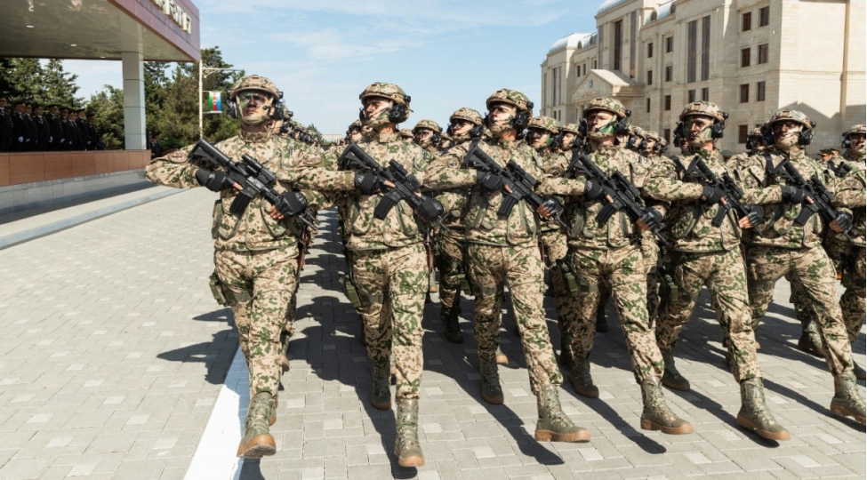 daxili-qoshunlarin-bash-idaresinin-heqiqi-herbi-xidmet-herbi-qulluqchularinin-ayliq-vezife-maashlari-artirilib