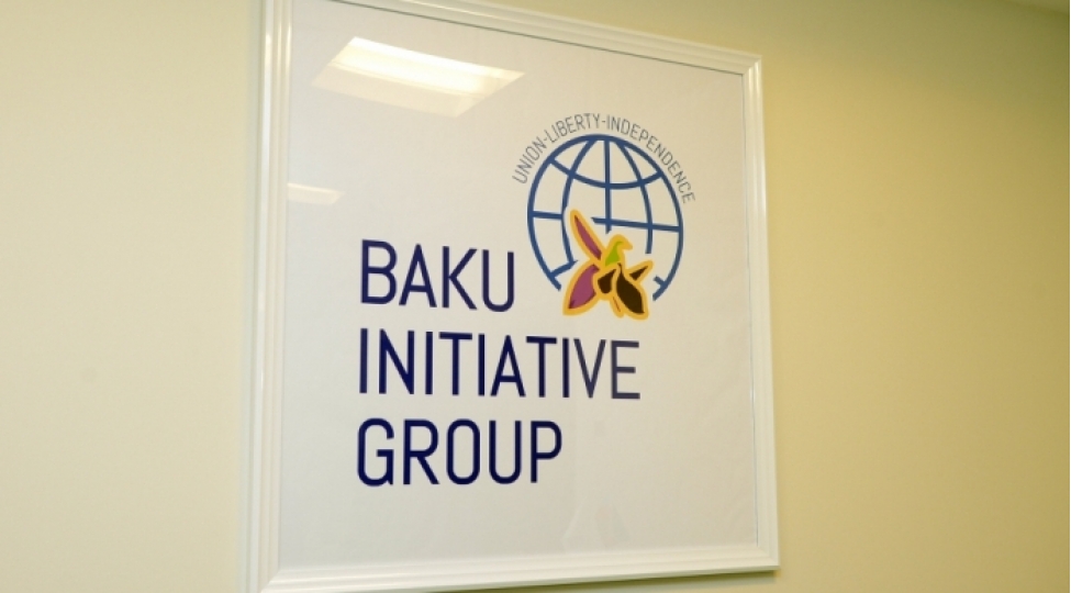 baki-teshebbus-qrupunun-uzvleri-azerbaycani-tebrik-edib