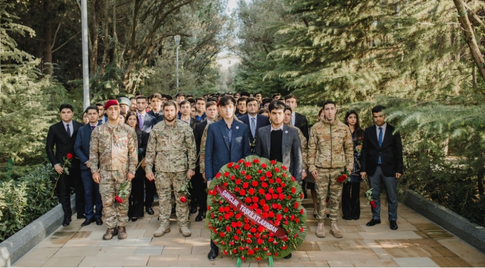 gencler-teshkilatlari-zefer-gunu-ve-dovlet-bayragi-gunu-ile-bagli-tebirler-kechirib-foto