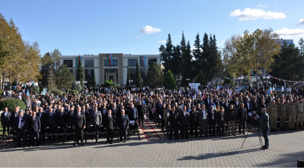 bilesuvarda-8-noyabr-zefer-gunune-hesr-olunmush-bayram-tedbiri-kechirilib-foto