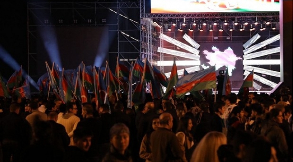 bakida-zefer-gunu-ile-bagli-bayram-konserti-bashlayib