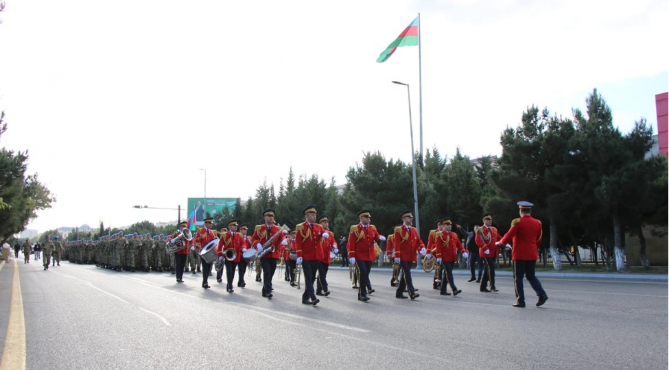 sumqayitda-zefer-gunu-munasibetile-herbchilerin-yurushu-kechirilib-foto