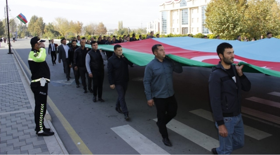 sherurda-bayraq-gunune-hesr-olunmush-tedbir-kechirilib-foto