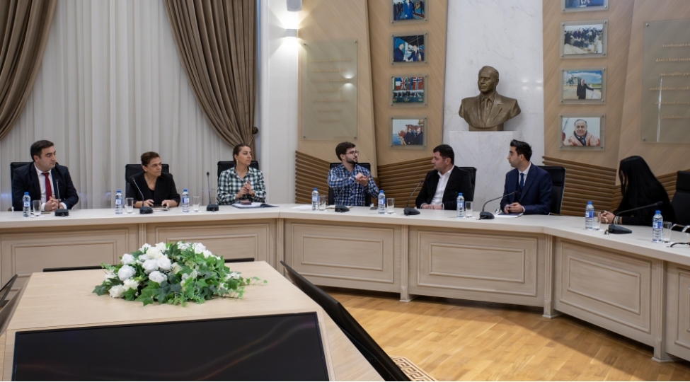 fiziki-mehdudiyyetli-shexslerin-temsilchileri-ile-bir-sira-gorushler-kechirilib