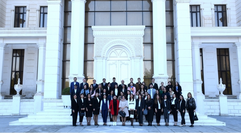 genc-partiya-feallari-heyder-eliyev-merkezini-ziyaret-edibler-foto-29