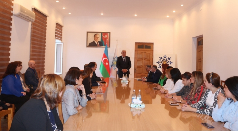 yap-xetai-rayon-teshkilatinda-bir-qrup-partiya-feallari-ile-novbeti-gorush-kechirilib-foto
