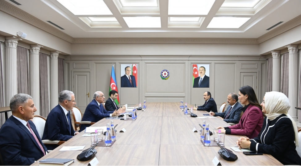 eli-esedov-turkiyeli-nazirle-gorushub