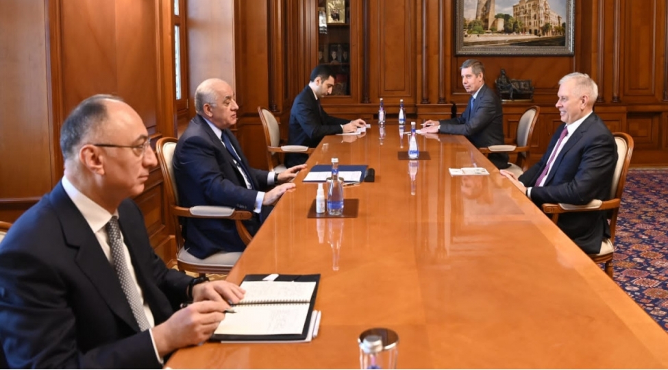 eli-esedov-rosselxoznadzor-rehberini-qebul-edib