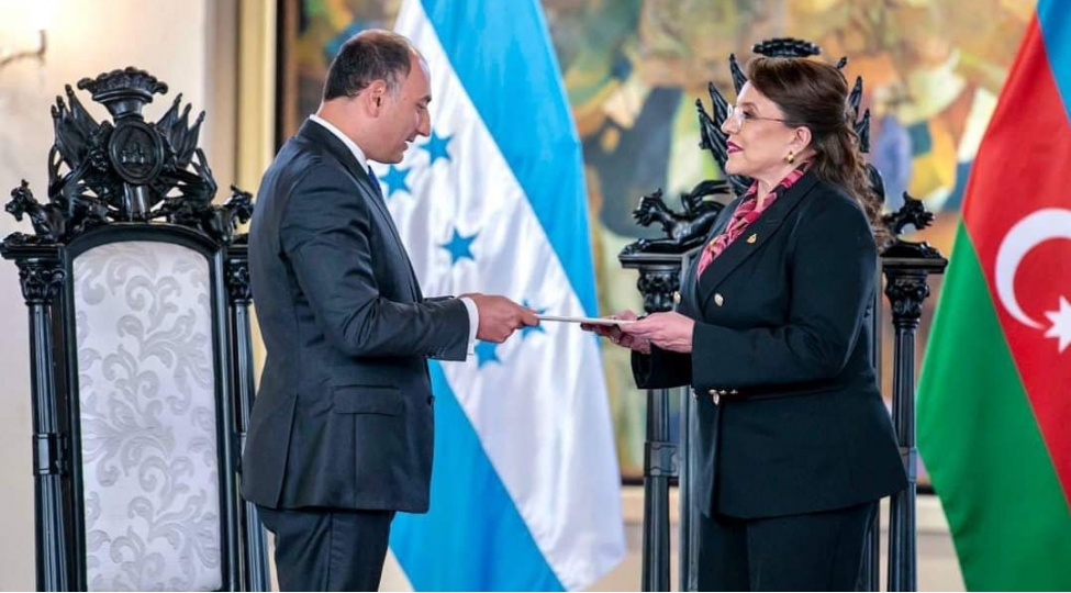honduras-prezidenti-azerbaycan-sefirinin-etimadnamesini-qebul-edib-foto
