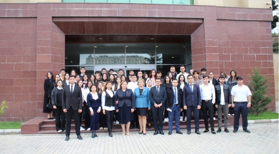 genc-partiya-feallari-heyder-eliyev-merkezini-ziyaret-edibler-foto-32