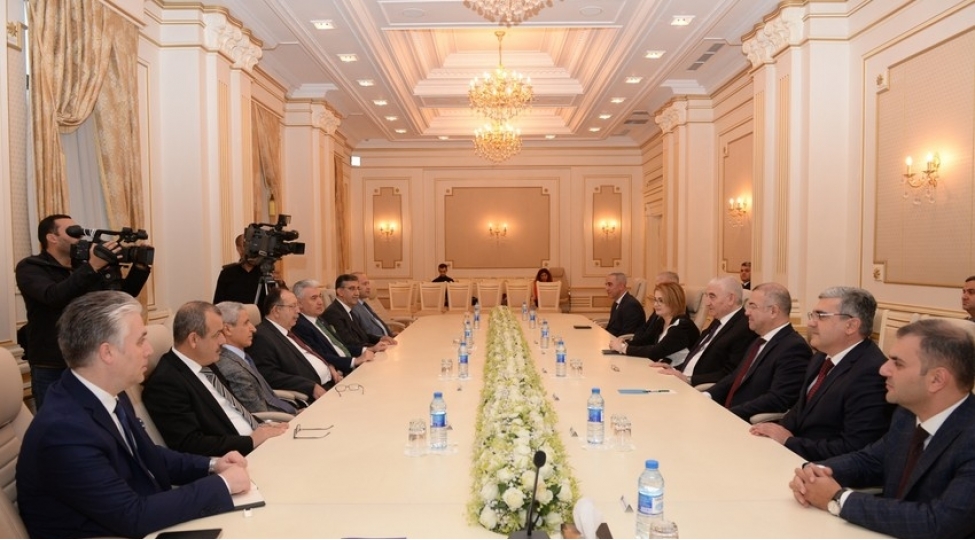 sechkilerin-azad-ve-sheffaf-kechirilmesi-uchun-azerbaycanda-demokratik-muhit-movcuddur-mezahir-penahov