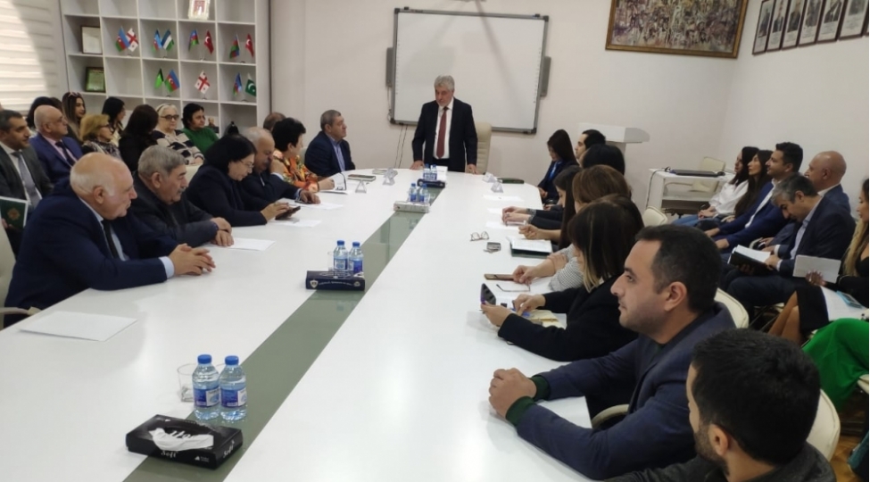 mezher-ut-turki-kitabinin-teqdimati-kechirilib-foto