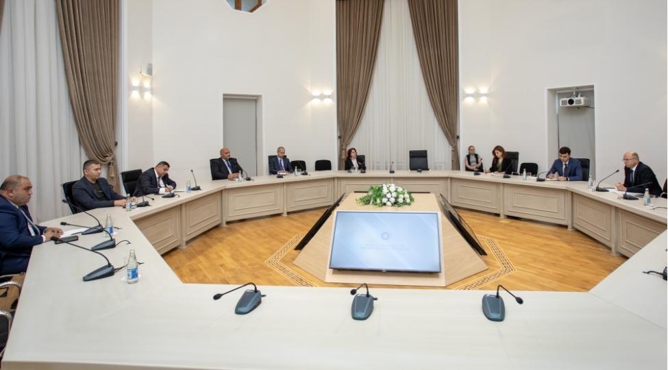 energetika-nazirliyinde-ictimai-shuranin-uzvleri-ile-gorush-kechirilib-foto