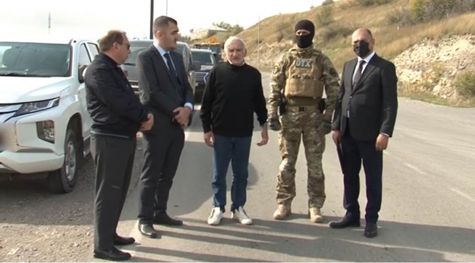 rashid-beqlaryan-xocalidan-agdama-geden-200-mulki-shexsi-qetle-yetirib-esgeran-qalasi-etrafinda-basdirdiqlarini-bildirib