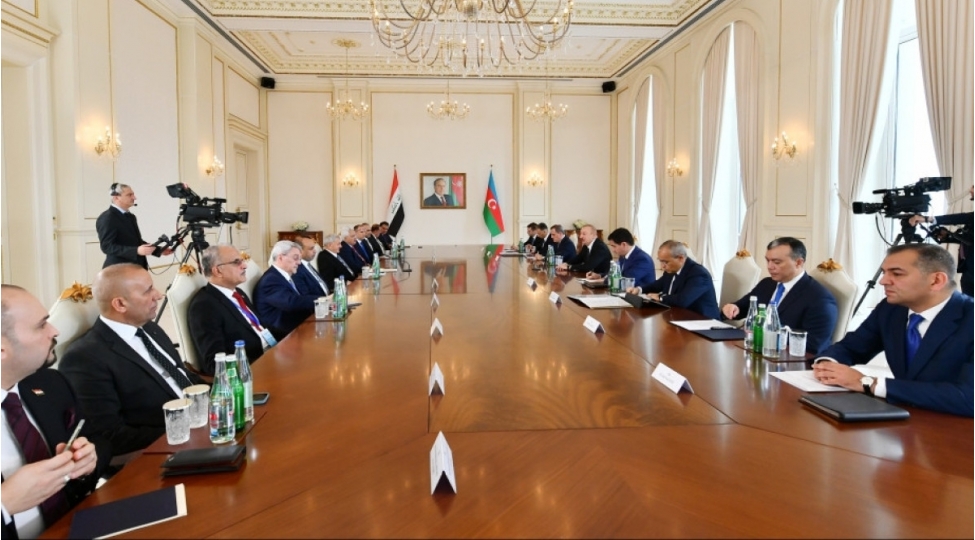 azerbaycan-ve-iraq-prezidentlerinin-genish-terkibde-gorushu-bashlayib