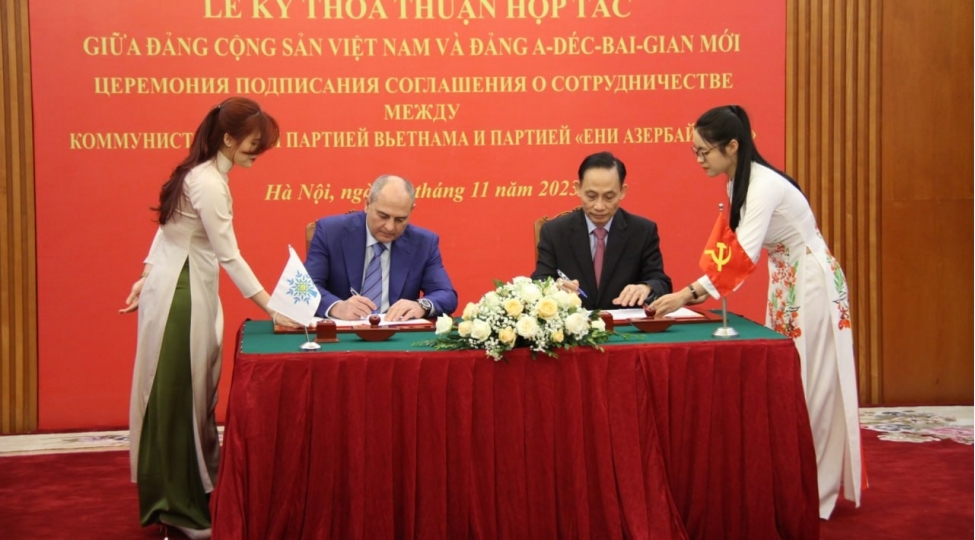 yeni-azerbaycan-partiyasi-ile-vyetnam-kommunist-partiyasi-arasinda-emekdashliq-sazishi-imzalanib-foto