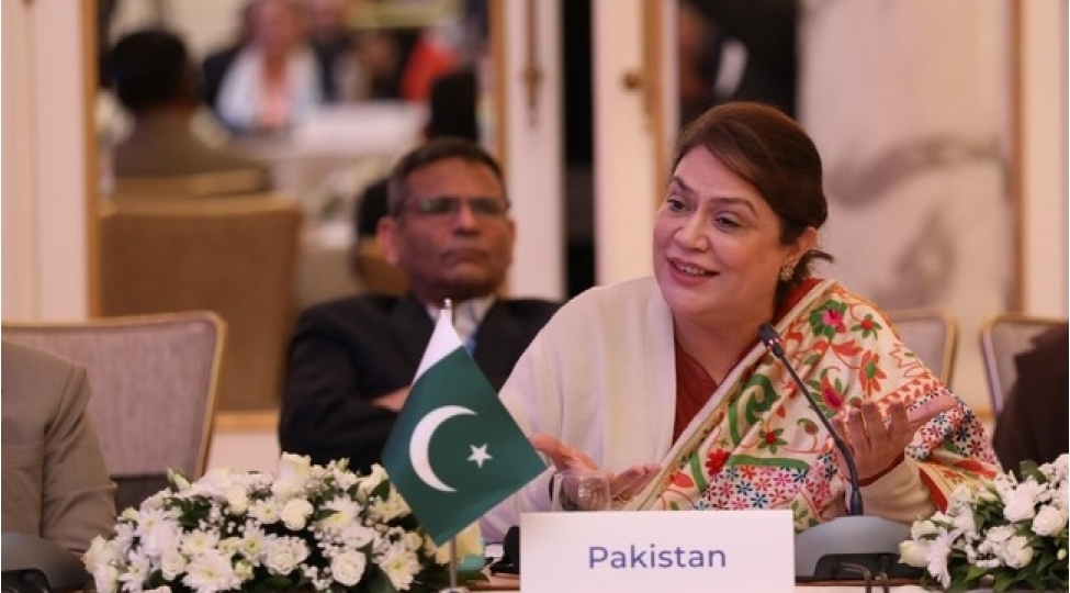 pakistan-hokumetinde-rehberliyin-33-faizi-qadinlardir-nilofar-baxtiyar